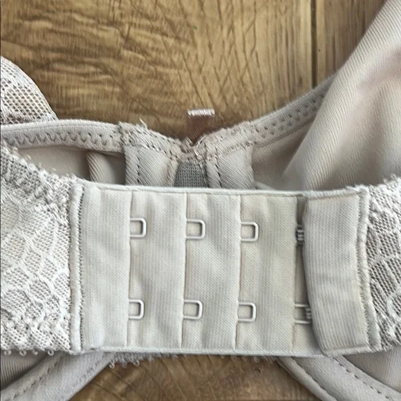 Chantelle Lace & Lined Underwire Bra - Cream 34C - Picture 5 of 10